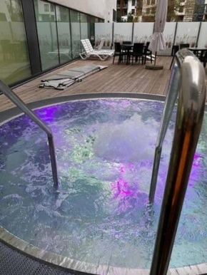 Marine Hotel apartament prywatny studio widok na morze basen sauna jacuzzi siłownia w cenie